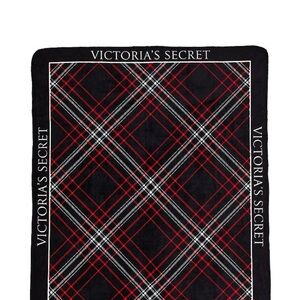 Victoria's Secret Black and Red Tartan Blanket ‼️🎀🛍️🎁